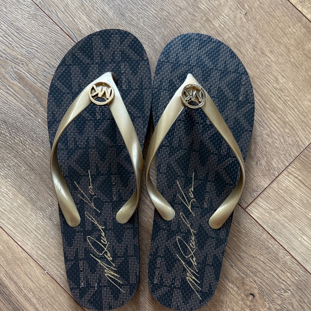 Michael Kors Gold Designer Flip Flops - NEW - Picture 3 of 6